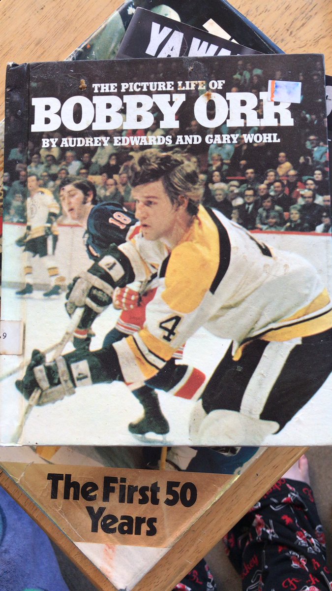 daveyboy604's tweet photo. @hockeyesque @JeffMarek #TeamMarek ,., have been considering a tribute account titled ‘Jeff Marek’s Bookshelf’ for about a year ,., It would feature both books I’ve seen behind JM as well as books I hope he has https://t.co/6pEATiqipH
