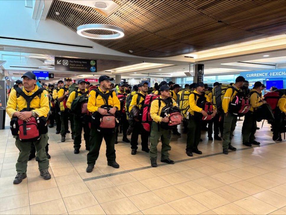 CANHUBCA's tweet photo. Firefighters from Mexico have arrived in Edmonton to help with the wildfires in Alberta 🇲🇽❤️
#JasperNationalPark #Jasper #JasperWildfires #JasperStrong https://t.co/Q7rm36TnYa