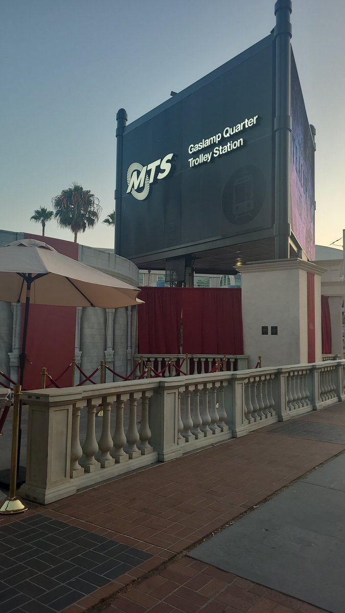 #critterdrop/#keychaindrop ALERT: The heart keychain has been dropped. Find it at this location and take it with you!

#SDCC #sdcc2024