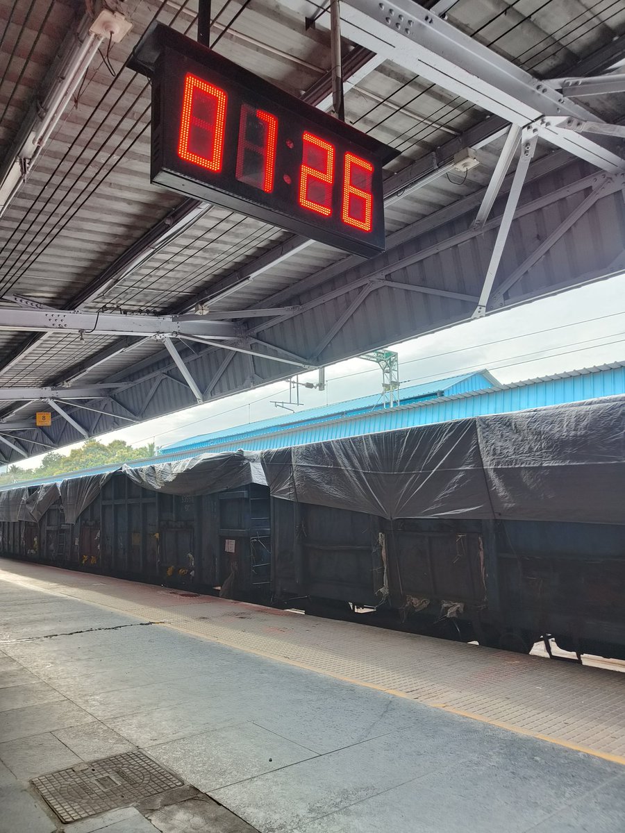 ErodeUpdates's tweet photo. We strongly condemn this #ErodeJunction management for keeping the freight train on the platform for a long time when 3 trains stop outside the junction without a platform on a busy morning and harassing the people going to work to Tirupur and Coimbatore every day. https://t.co/G1JqkOHRAy