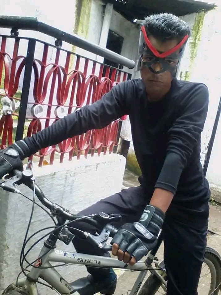 prabhatbarmansk's tweet photo. #Kick के समय मेरे सामने बड़ा चैलेंज आया मुझे Devil का माक्स नहीं मिल रहा था समय कम था मैंने रात रात भर जागकर खुद बनाया जैसे ही मैं  डेविल बनकर 1 दिन 1शो देखने निकला लोग मुझ पर टूट पड़े थे 

#10thAnniversaryOfKick! ✨

@WardaNadiadwala
 #KickAnniversary #10YearsOfKick https://t.co/WG0M0UI9Dk