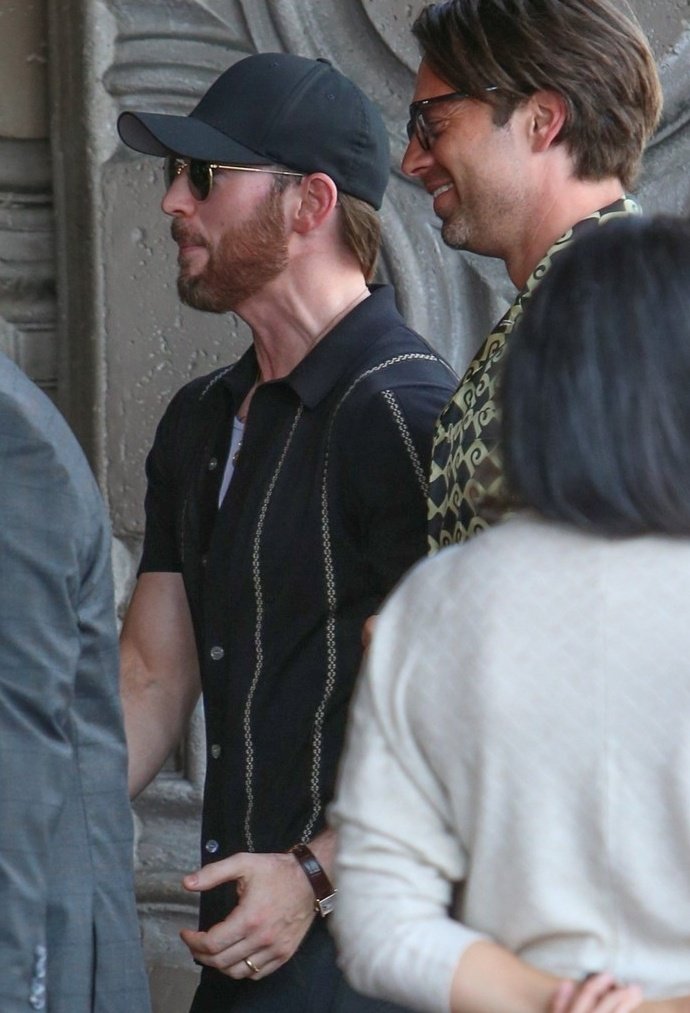 hourlyseb's tweet photo. More of Sebastian Stan and Chris Evans today in LA. 🫰🏽 https://t.co/dOjalTczTk