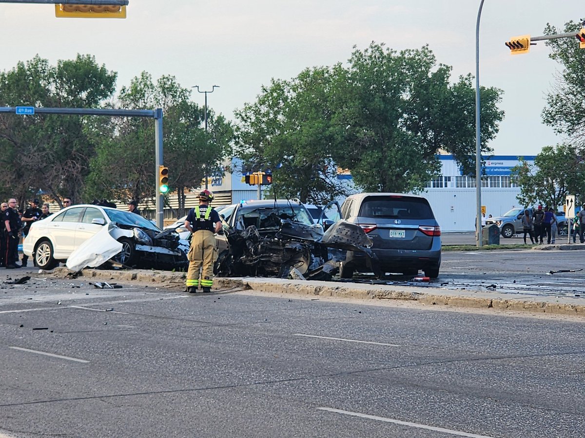Avoid Broad and 4th. 4 vehicle collision.