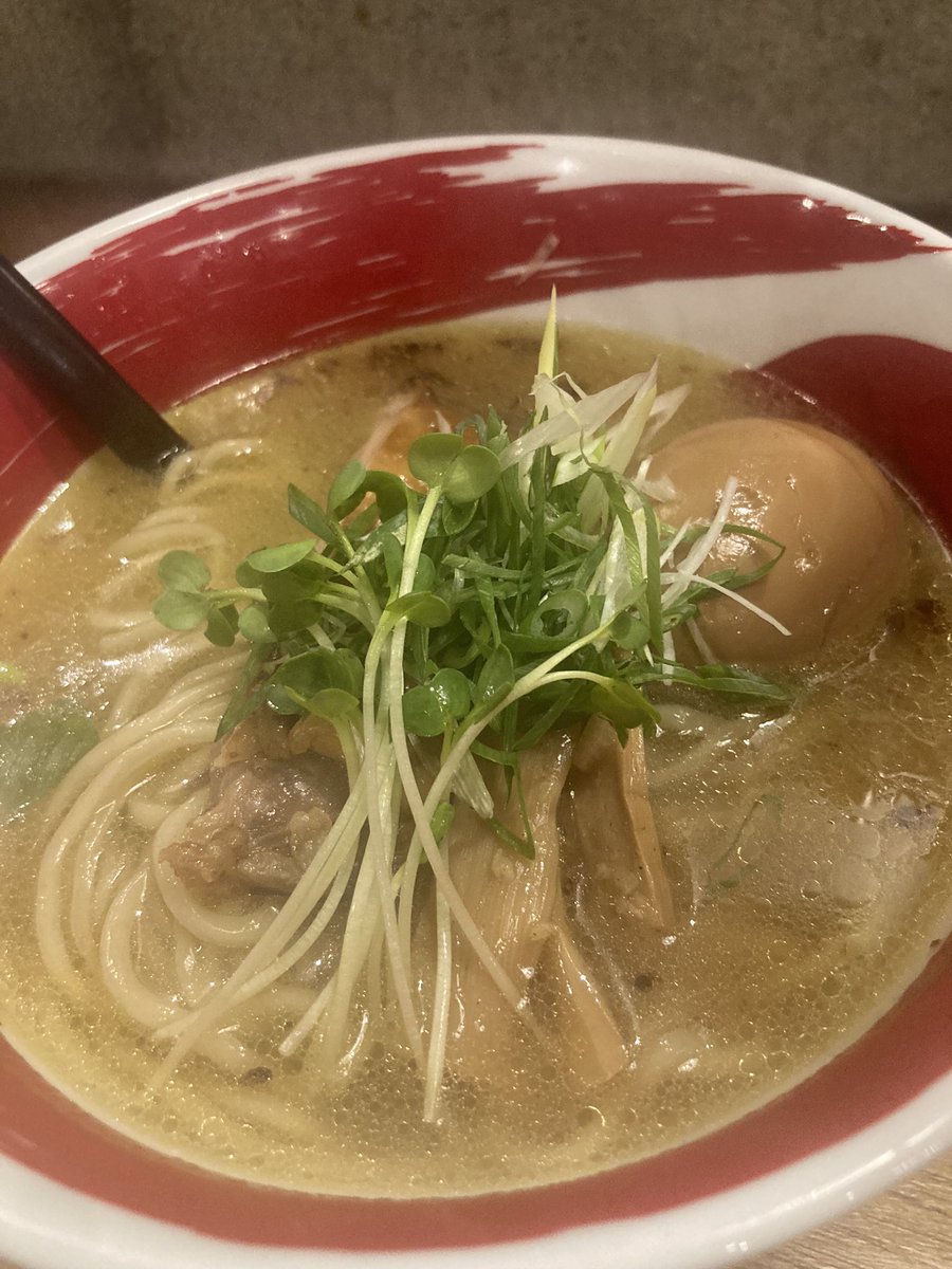 Coin_the_Real's tweet photo. 横浜で有名なラーメン浜虎の中洲店に行きました！
セルフですが綿飴も無料なのでエンタメ感のあるラーメン屋です^_^

#ラーメン　#RAMEN浜虎　#中洲　#綿飴　#グルメ　

https://t.co/9L0eEFBZye https://t.co/Jb1dtM2OSx