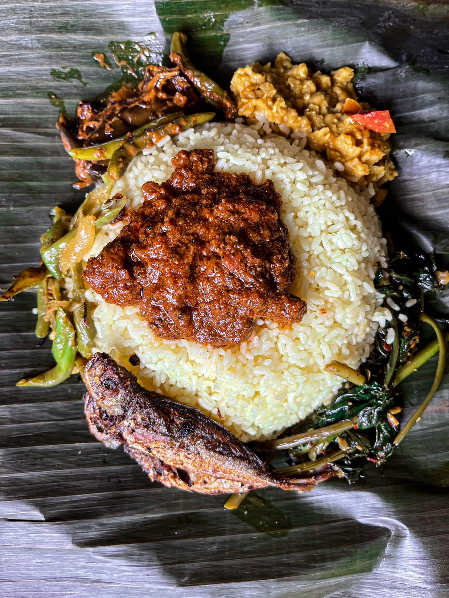 バナナリーフライスとカレーの濃厚な味わいを堪能🌿🍛 決してがっかりさせない本格的な料理体験！😋

Indulging in the rich flavors of banana leaf rice and curry 🌿🍛 An authentic culinary experience that never disappoints!

#インド料理 #アジア料理 #辛い食べ物 #藤沢 #日本 #fujisawa