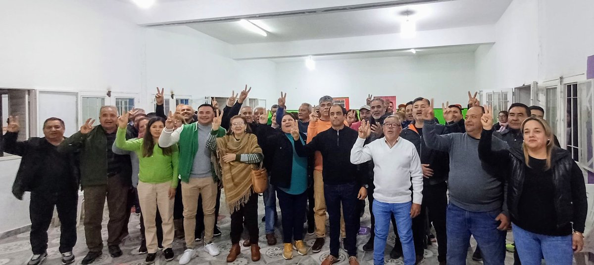 AkikiTurko's tweet photo. Celebro que una causa en común nos haya encontrado en unidad a la dirigencia peronista de nuestro Dpto. En este encuentro manifestamos nuestro apoyo y respaldo al gobernador @QuintelaRicardo para que presida el PJ Nacional. Nos queda una gran tarea por delante. #RQConduce✌🏻 https://t.co/8zUgYfLHvp