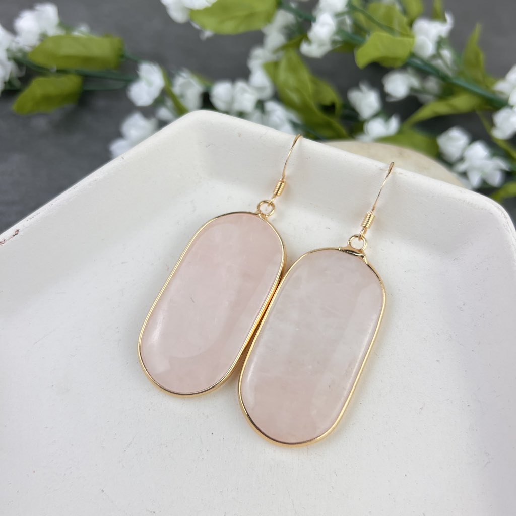 Lotuscreationus's tweet photo. Natural Rose Quartz Earrings ✨ 
#lotuscreationsus #natural #gemstone #handmadejewelry #earrings #etsyhandmade #trendy #jewelry #etsyproducts #etsyusa https://t.co/gf7Ox2HRSp