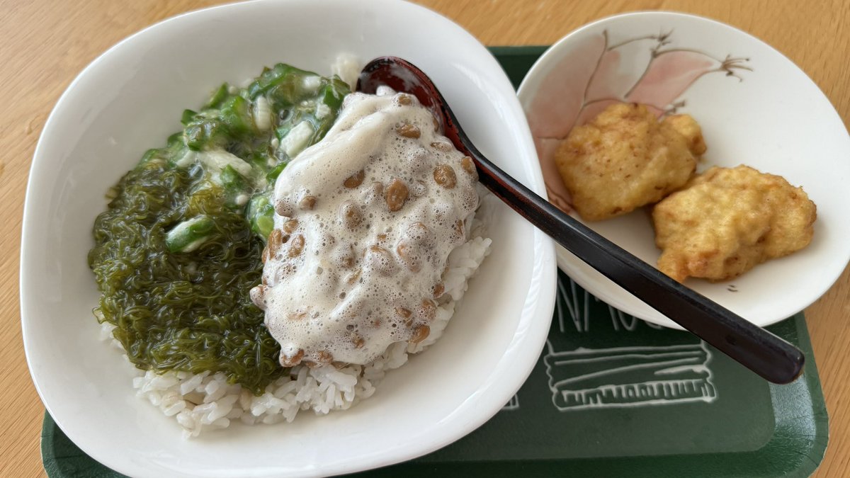absbreak_'s tweet photo. 7/26
朝　オイコスパイン
昼　めかぶおくらとろろ納豆ごはん、とり天(脂質5g)

最近白米食べたい欲やばいけど脂質にさえ気をつけてお腹空いたらお菓子よりお米！！ってしてたらちょっと減ってきた気がする🥹 https://t.co/hO22Hx6jFH