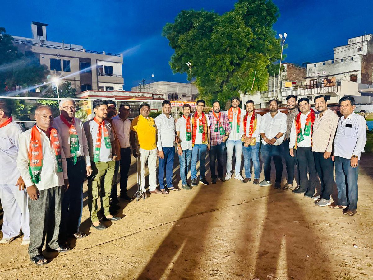 ShjitendraSingh's tweet photo. कारगिल विजय दिवस की पुर्व संध्या पर भाजयुमो उदयपुर देहात द्वारा मावली विधानसभा में मशाल जुलुस निकाला गया।
@BJP4Rajasthan @madanrathoree @cpjoshiBJP @AnkitChechiBJP @BJYMinRaj @chandraguptbjp @Lalitsinghbjym @vishalparthbjp https://t.co/HZDq4KA4Ys