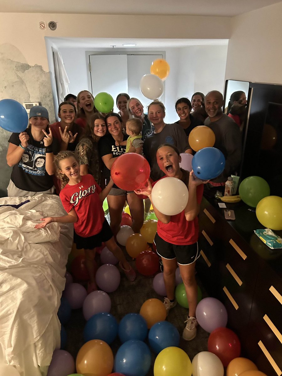 Partying into day 2 of bracket play! Let’s go G’s!!! ❤️🤍💙
