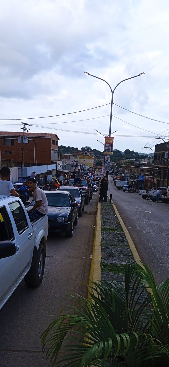Parte de la caravana de Cierre de campaña en altagracia de Orituco, Venga esas cinco mi pueblo...<a href="/EdmundoGU/">Edmundo González</a>  presidente 
<a href="/MariaCorinaYA/">María Corina Machado</a> 
<a href="/octavioortag/">Octavio Orta González</a> 
<a href="/octavioortag/">Octavio Orta González</a> 
<a href="/VzlaPosible_/">Por La Venezuela Posible</a> 
<a href="/VamosaGanar_/">Vamos a Ganar</a>