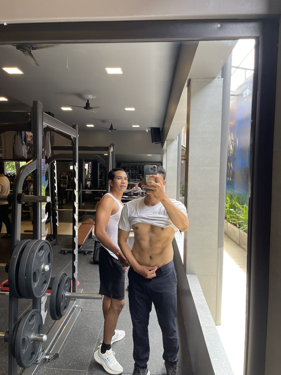 c_sitha168's tweet photo. ម្នាក់កូន៤​ ម្នាក់ទៀតកូន៥ https://t.co/tWEq1UL3n1
