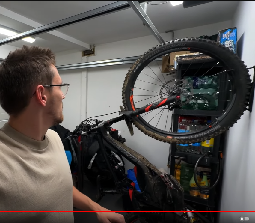 ripskidoodle's tweet photo. @Syndicate  .. @GXDODD would be disappointed about the state of your bike. tsk tsk https://t.co/0qwKTP7gjw