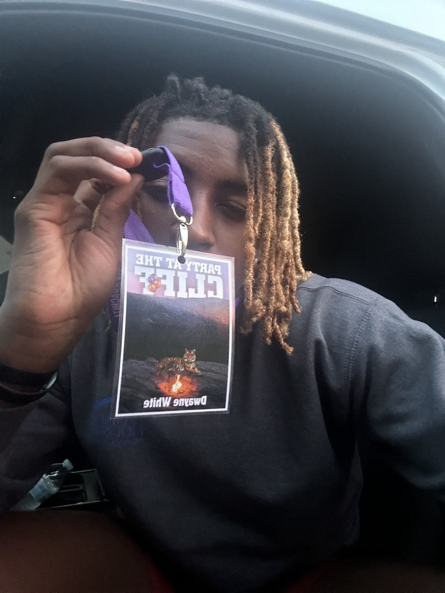 After , A great conversation and wonderful time with <a href="/CoachSpenceOBU/">Spencer Knight</a> i am honored and blessed to receive an offer frm <a href="/OuachitaFB/">Ouachita Football</a> <a href="/EarlGill10/">Earl Gill</a> <a href="/ArElite100/">Arkansas Elite 100</a> <a href="/PrescottAthlet1/">Prescott Athletics</a> <a href="/coachdwms/">coachdwms davion williams</a> <a href="/Jeff_XOS/">Jeff Martin</a> 🟣⚪️ I’m absolutely fired up about this one.
<a href="/CoachBrianGlas1/">Coach Brian Glass</a>