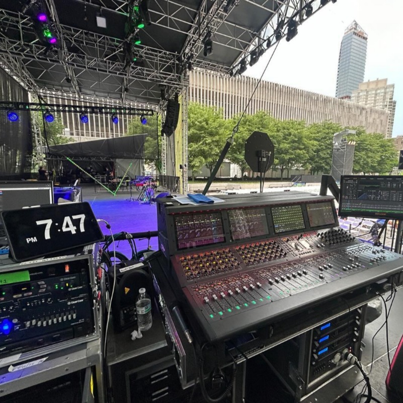 AvidLiveSound's tweet image. 😎 Summer Series
📷 instagr.am/citysoundguy
▶️ avid.com/s6l
 
#bigclock #monitorworld #monitors #mix #livesound #avids6l #avidlivesound #venues6l #avid