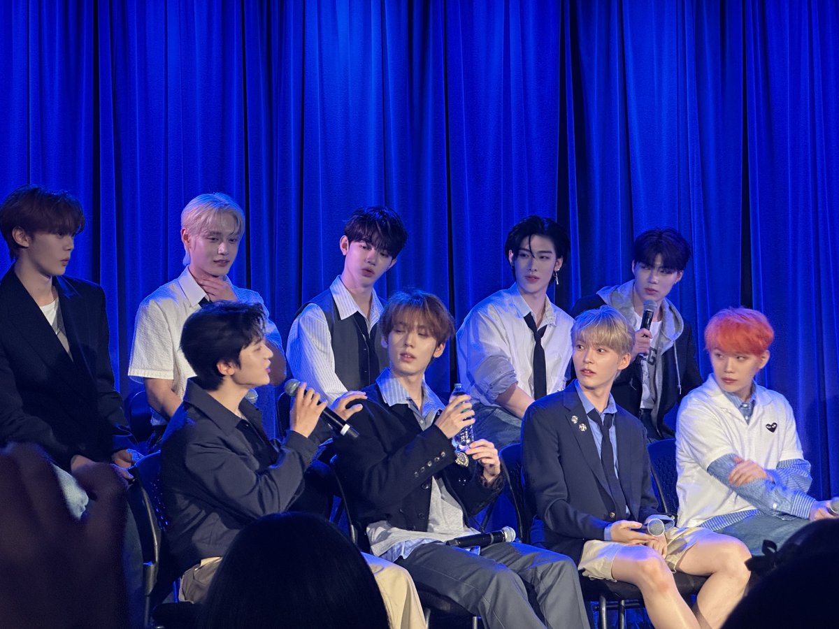 sunghaobin's tweet photo. THEYRE SO PRETTY OHMYKFKFKD https://t.co/bNooMloTrq