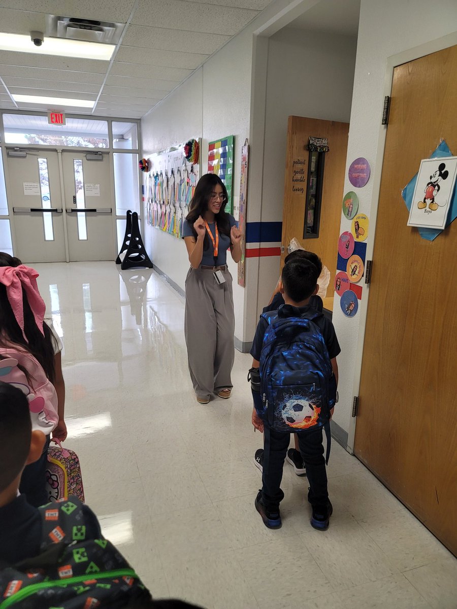 yangel00's tweet photo. When Miss Lomeli hits the ground running!! Building Relationships is Number ONE and she ran with that piece of advice!! Super PROUD of her!
#DHEBobcats #teacherlife #mysidekick #UTEPResident https://t.co/fvt8xRrRNT