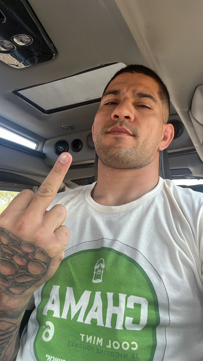 ChampRDS's tweet photo. Alex Pereira is wearing a shirt of a Zyn pouch that says "Chama" on it 😭

📸 IG / @AlexPereiraUFC #UFC #MMA https://t.co/5KEVRvcby7