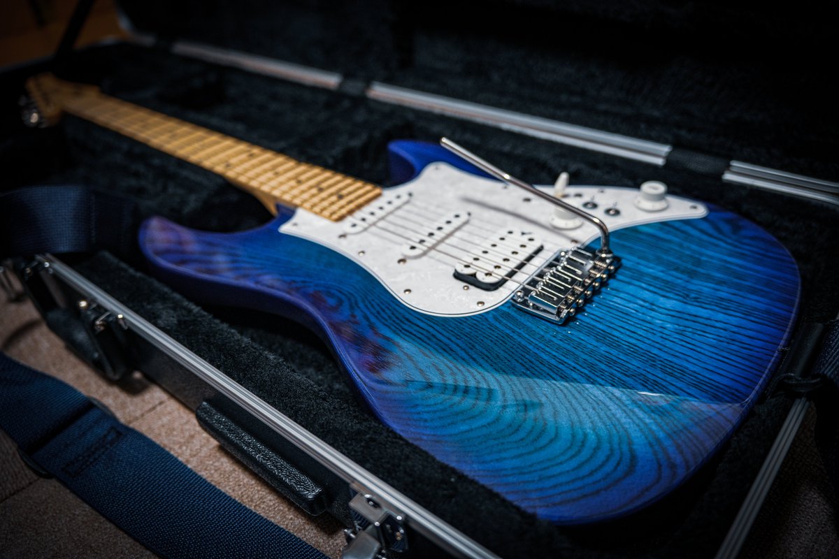 hikarinolog's tweet image. MNG…してました！
FGNロゴがカッコよくなりましたね…！🖌️✨

長女のピアノレッスンの待ち時間に、4歳の次女と心斎橋界隈のギター屋さんを片っ端からウロウロして決めました🎸
付き合ってくれた次女と親切に色々教えてくれた三木楽器さんに感謝！！

#fujigen
#eos2