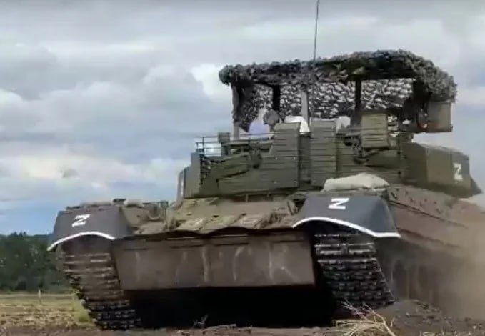 T-80U model with what I’m guessing is Relikt ERA on the side and rear of the turret. Would be interesting what other potential upgrades could the U line get in the future

<a href="/AFVRec_/">AFV Recognition</a> <a href="/21aar_show/">Arms Show Tracker</a> <a href="/Haylen629/">Haylen</a>