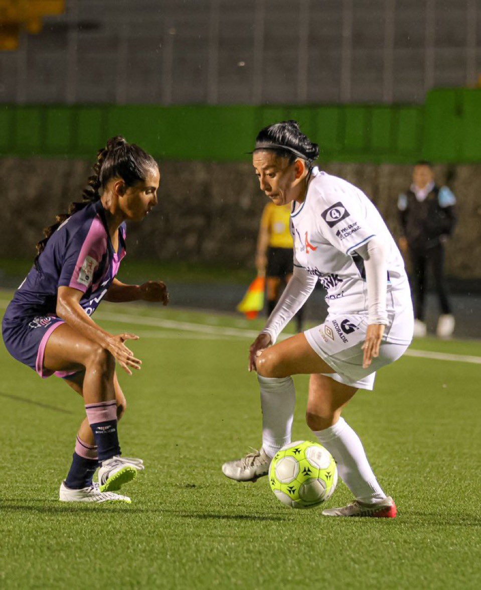ElCuscatlecoDep's tweet photo. ¡ALIANZA WOMEN ES SUBCAMPEÓN DE LA COPA INTERCLUBES UNCAF!👏🏻

@AlianzaWomen cayó 4-0 ante Santa Fe, de Panamá, en la final de la Copa Interclubes UNCAF.

#ElCuacatlecoD | #AlianzaWomen #Uncaf #Fútbol https://t.co/lPsfEd0WRg