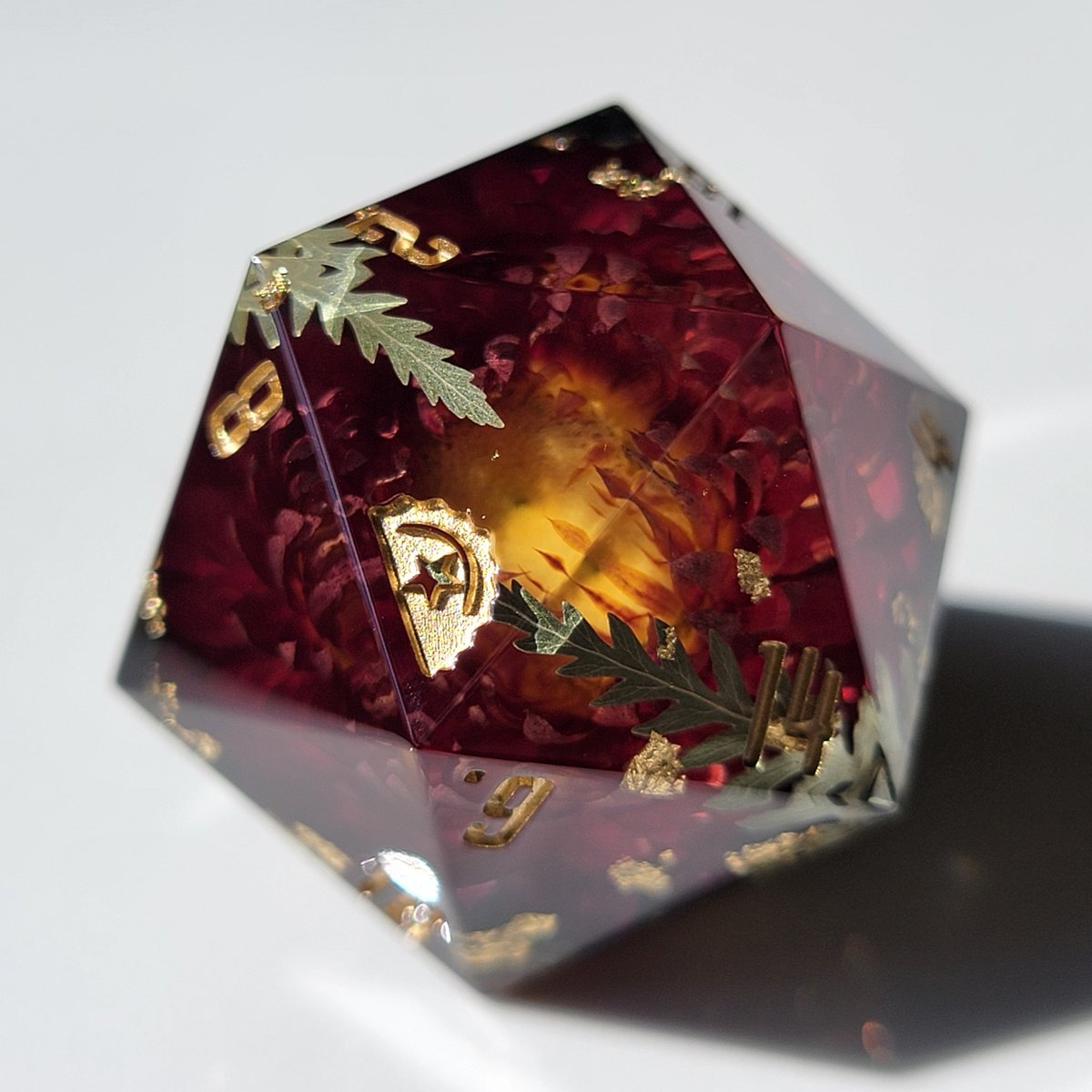 dicedumpling's tweet photo. 🔥🏵[ 𝕊𝕞𝕠𝕝𝕕𝕖𝕣𝕚𝕟𝕘 ]🏵🔥 the way the deep red petals curl around the center of this flower reminded me of kindling igniting and smoldering from a hot ember... thus the name!

Love red flowers, but they're probably the hardest color to preserve in dice for me 😅 https://t.co/Rp3zSpz2Na