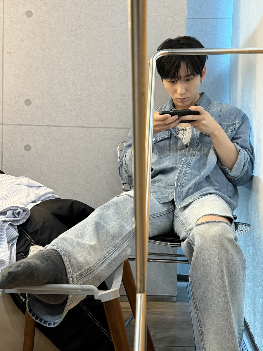 XH_official's tweet photo. 건일 탄생일은 3일간 축제라고~~😁 https://t.co/shUu2Nn4ro