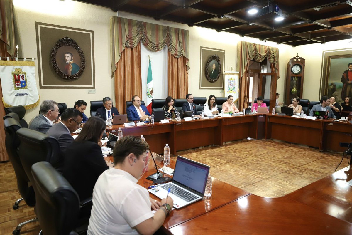 ¡𝗗𝗶𝗴𝗻𝗶𝗳𝗶𝗰𝗮𝗺𝗼𝘀 𝗲𝗹 𝘁𝗿𝗮𝗯𝗮𝗷𝗼 𝗱𝗲 𝗻𝘂𝗲𝘀𝘁𝗿𝗼𝘀 𝗣𝗼𝗹𝗶𝗰𝗶́𝗮𝘀 𝘆 𝗣𝗼𝗹𝗶𝗰𝗶́𝗮𝘀 𝘃𝗶𝗮𝗹𝗲𝘀, 𝗶𝗻𝗰𝗿𝗲𝗺𝗲𝗻𝘁𝗮𝗻𝗱𝗼 𝘀𝘂 𝘀𝘂𝗲𝗹𝗱𝗼! 🤝🏼

Hoy en Sesión de Ayuntamiento, aprobamos el incremento salarial a los elementos de Policía y Policía Vial. 🫡