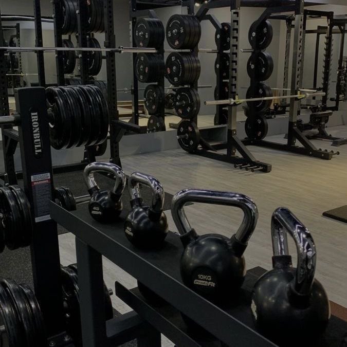 rozanlovely's tweet photo. #osasuna au | mini | let’s get physical

aquela onde suna é um personal trainer que morre por dentro toda vez que o cliente por quem tem uma queda fala sobre mudar o próprio corpo

ou

aquela onde osamu só continuou indo pra academia pois tem um crush no personal trainer https://t.co/kwIKA630em