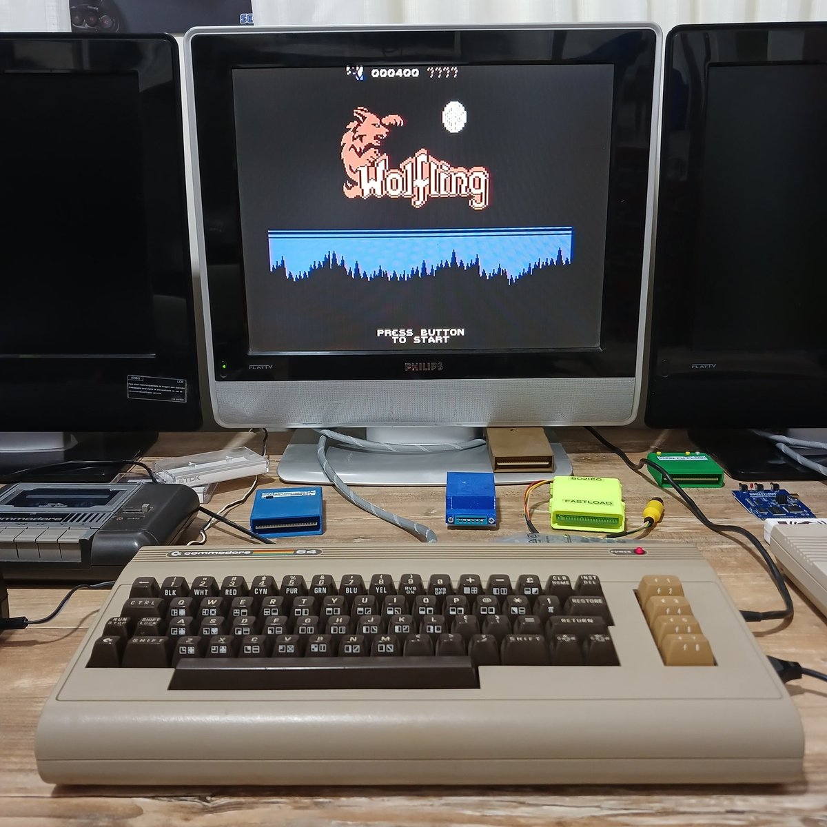 homecomputer_64's tweet photo. 🇦🇷 "Wolfling", juego homebrew para C64

🇺🇲 "Wolfling", a homebrew game for C64

#commodore64 #c64 #amiga500 #sinclairspectrum #retrogaming #8bit #16bit #homecomputer #retrogamer #retrocomputacion #atari #msx #amstrad #atarist #ti994A #commodore #c128 #commodore128 https://t.co/LgSQTC5yUw