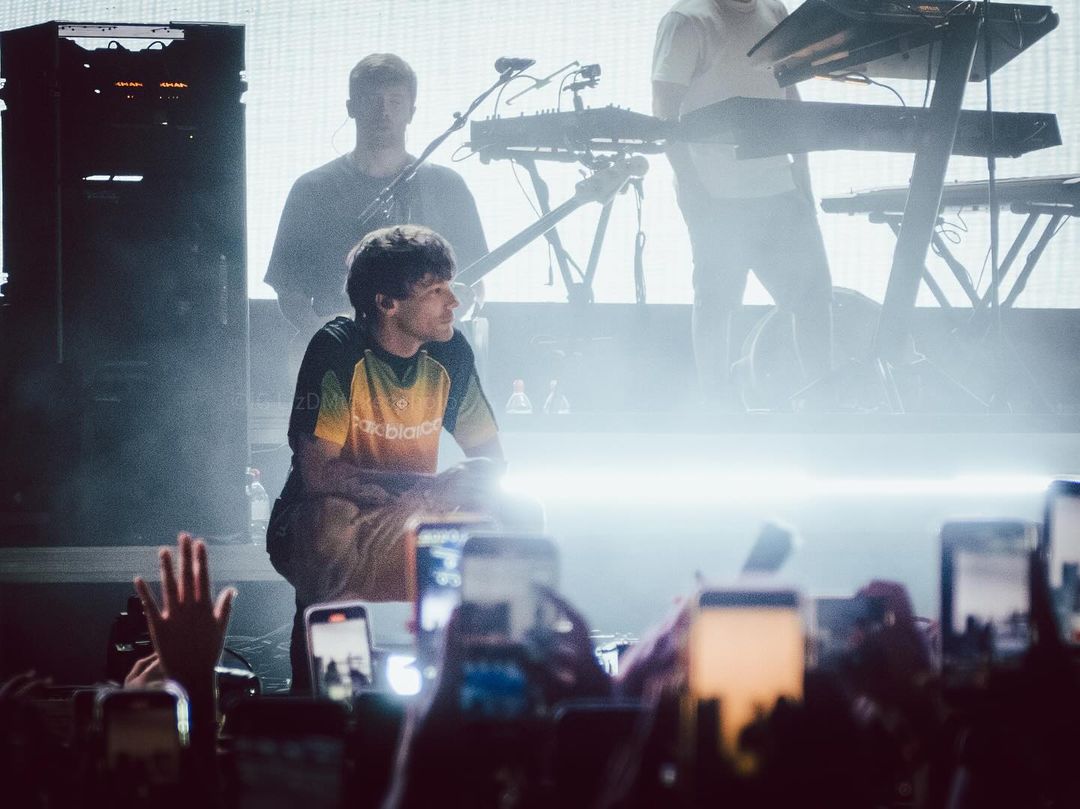 LouiesMedia's tweet photo. 📸 | Louis on stage for #AwayFromHomeFestival • #AFHFMerida
© lizdmtakesphotos https://t.co/EtZvJ4klR3