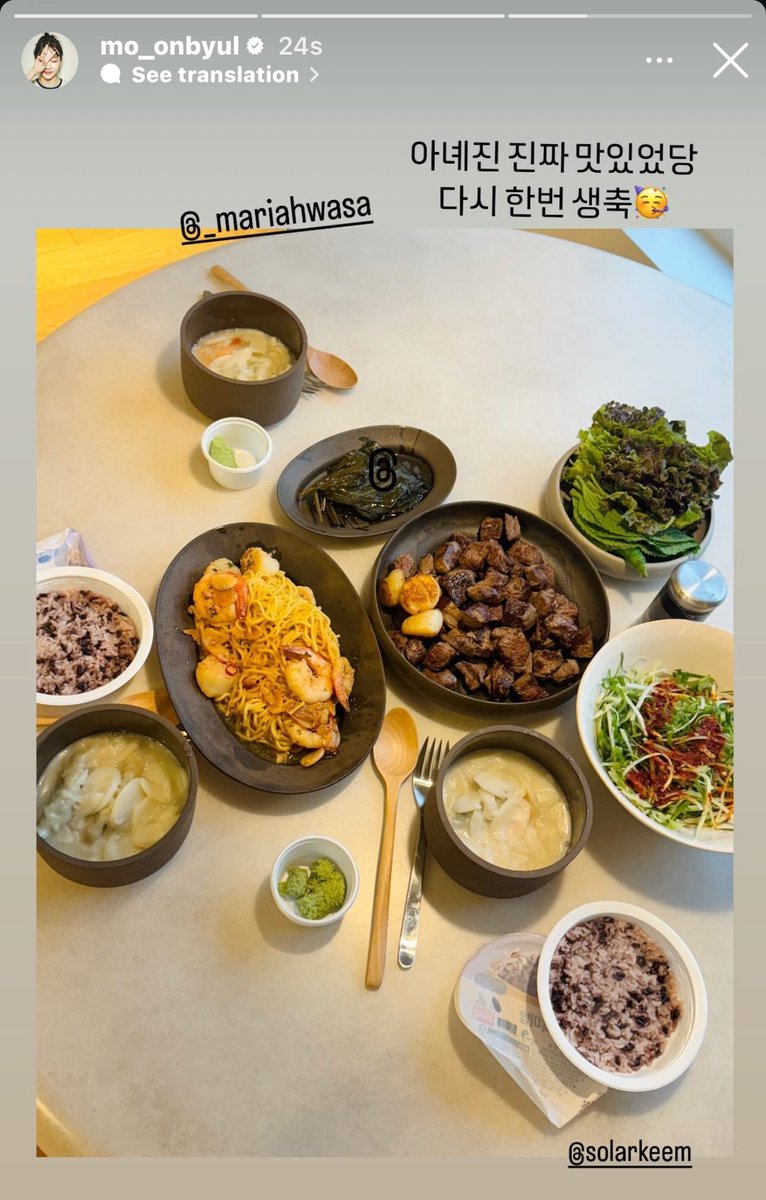 BrasilMOO's tweet photo. #Solar e #MoonByul comemoraram o aniversário da #HwaSa com ela.

Segundo Solar, WheeIn não pode estar devido à agenda dela, além da comida ter sido feita pela própria HwaSa! https://t.co/u2ROkk7bP4