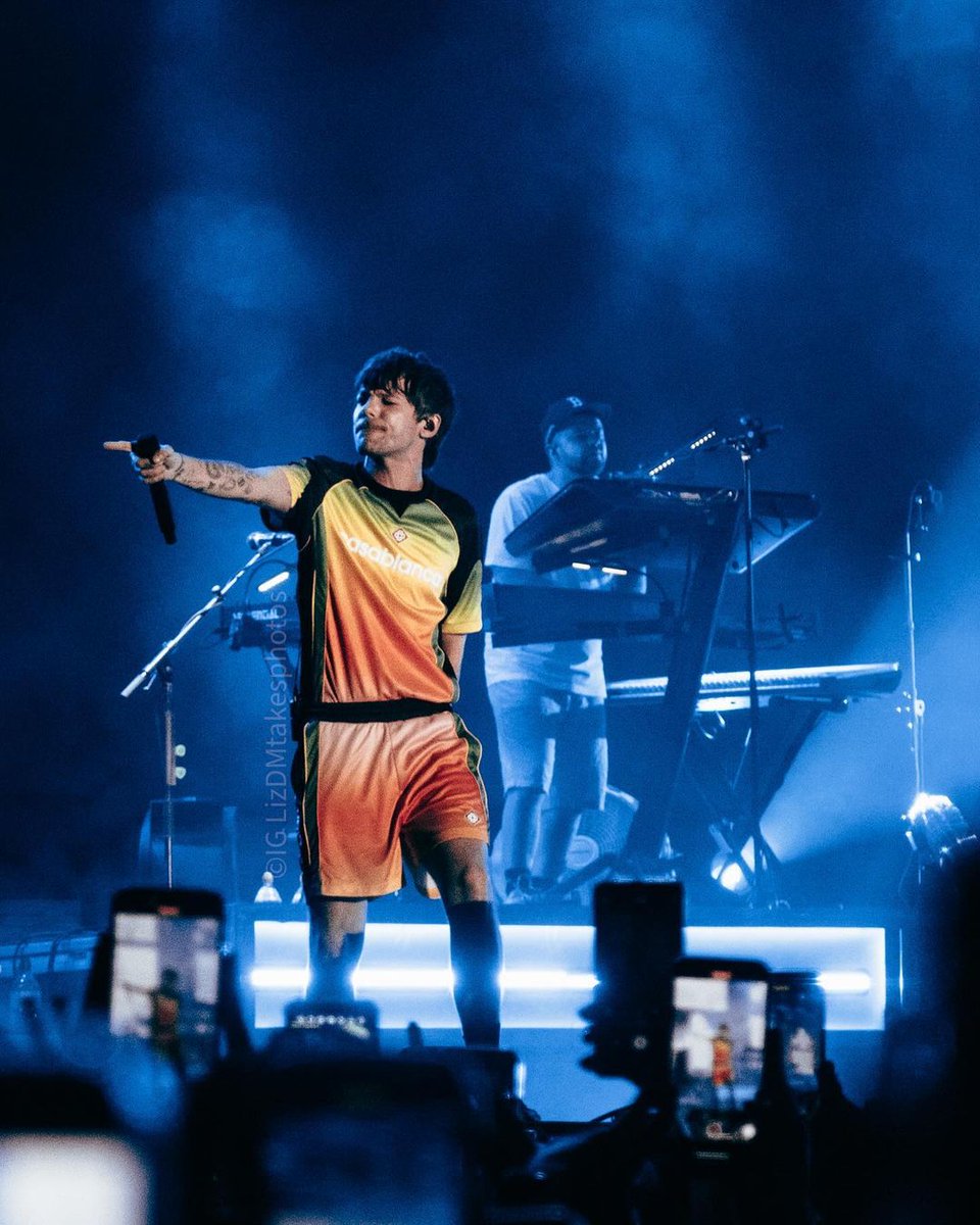 LouiesMedia's tweet photo. 📸 | Louis on stage for #AwayFromHomeFestival • #AFHFMerida
© lizdmtakesphotos https://t.co/8nJcMmuT0i