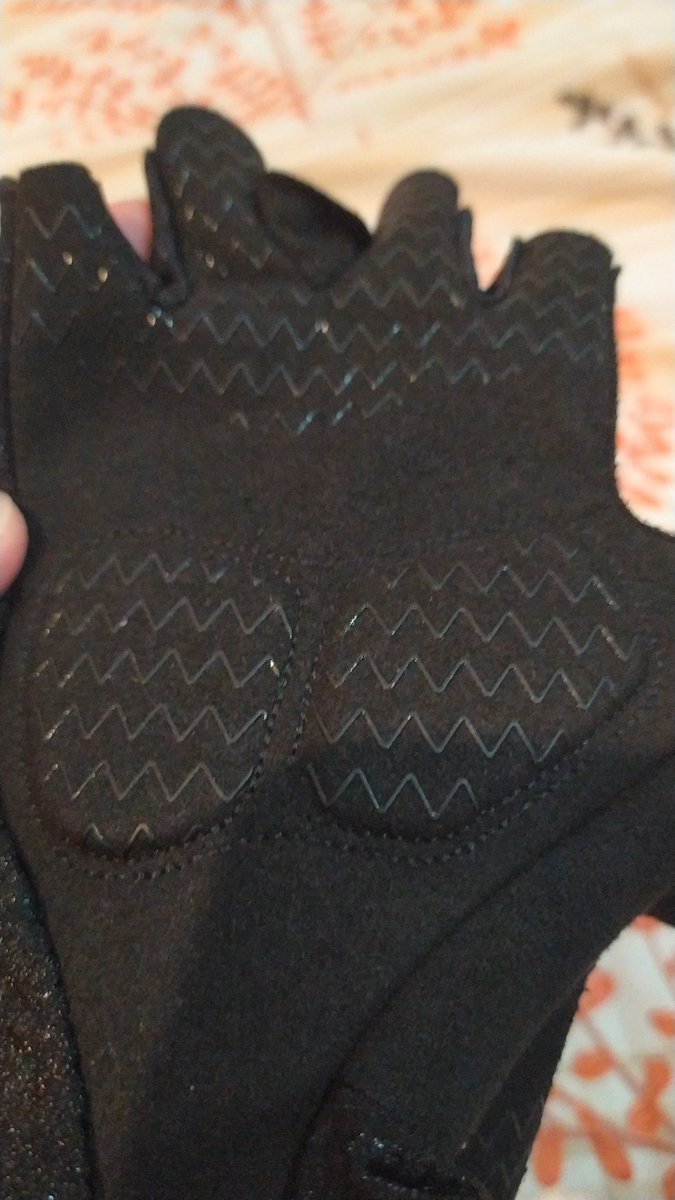 dimaseriana's tweet photo. #fnfjb wts glove rockbross new sz L, dijual salah ukuran, harga 90 rb, rekber siap, lokasi tuban jawa timur https://t.co/wE1iYBWTY4