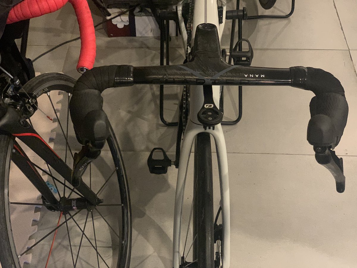 MottoCycling's tweet photo. リアシフターのケーブル問題ですが、ハンドルを削らずにメカニックが改善策（対応策）を見出して無事に戻って来ました。

#roadbike #chapter2 #chapter2toa #manahandlebar https://t.co/8Qqp9HkXWs
