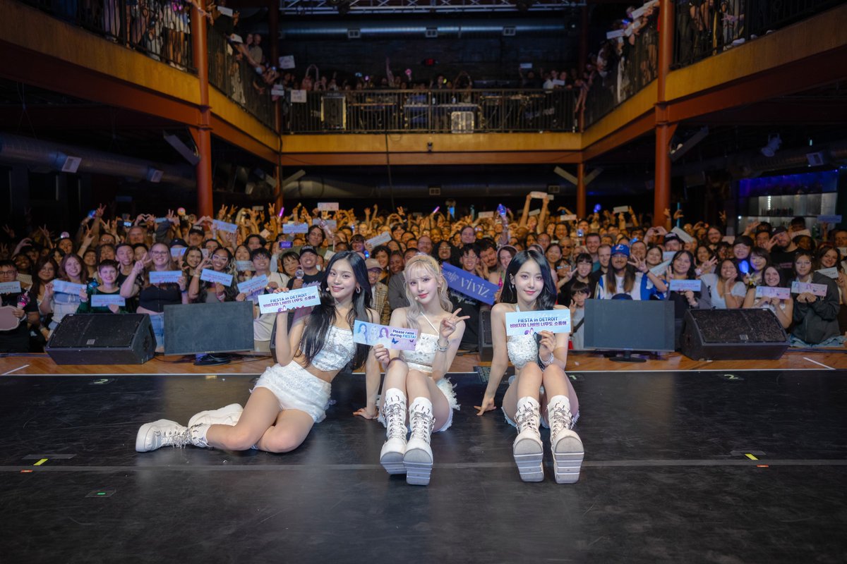 VIVIZ_official's tweet photo. [#VIVId_dayZ] 📸

2024 VIVIZ WORLD TOUR [V.hind : Love and Tears] in DETROIT 완료✨

우리 모두 주문을 외쳐보아요🪄 비비지 좋아해 비비지 사랑해 Na.V랑 언제나 함께 해😘

#VIVIZ #비비지
#EUNHA #은하 
#SINB #신비 
#UMJI #엄지
#Vhind_LoveandTears 
#VIVIZ_in_D https://t.co/BsOQV6bgDW