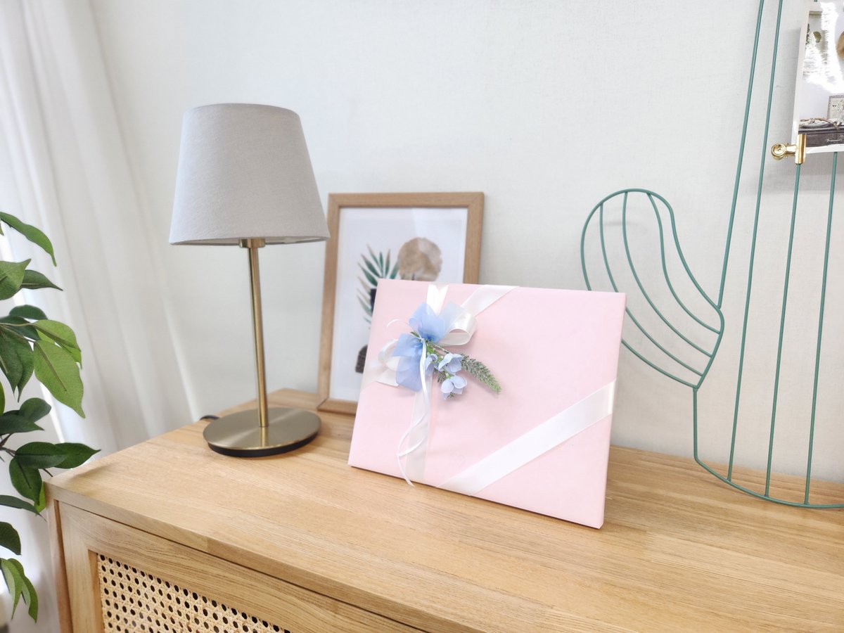 yeobeenverse's tweet image. 35 Trips Around the Sun☀️✨
Yeobeenverse Birthday Project
We have delivered our photobook today. The photobook is a collection of Yeobeen’s Instagram posts of the sun, the moon, and the skies and excerpts of her interviews. ✨🙇🏻♀️
#HappyYeobeenDay…