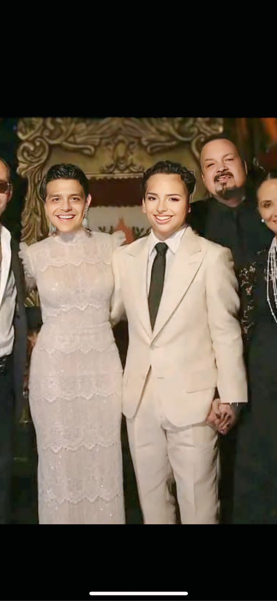 ZINIESTRA's tweet photo. @Koqewiz Yo los veo muy elegantes y felices https://t.co/bPJlYKnFKE
