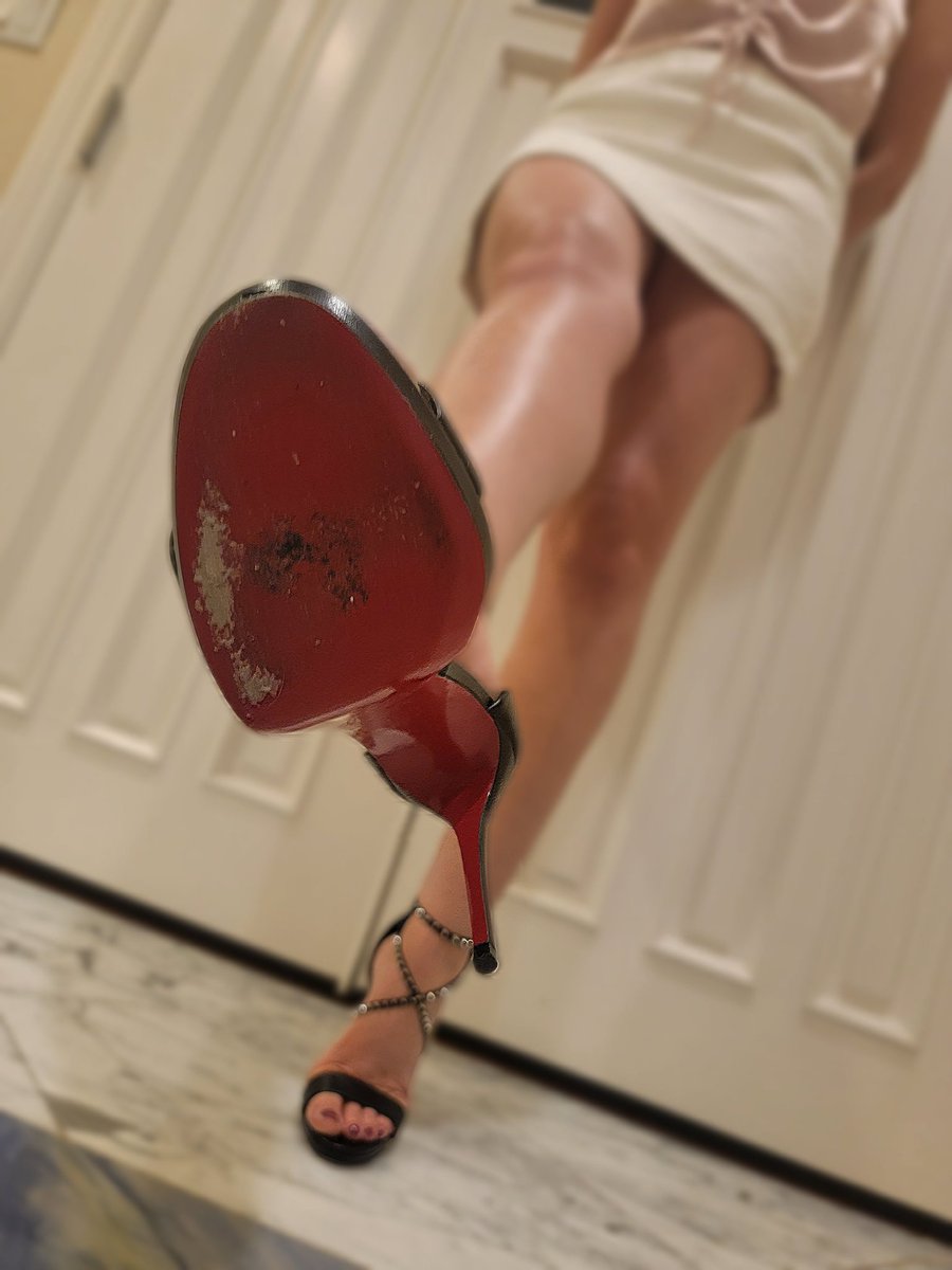 xxy_ruby's tweet image. Good boys lick it all up! 🫰🏻🫰🏻

#heel #goddess #paypig