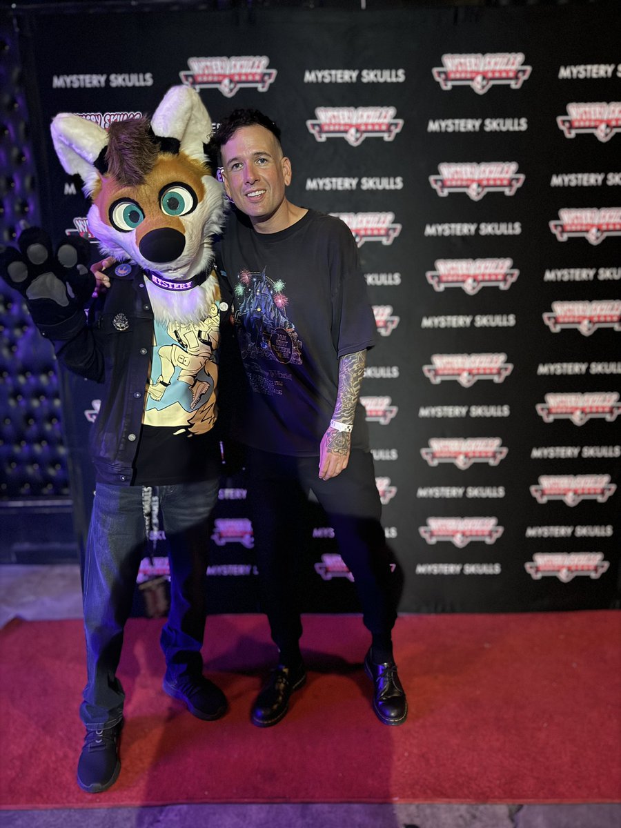 CoreysFoxart's tweet photo. Words can not express how happy I am right now after having seen @MysterySkulls perform live in person and being able to meet thee Luis dubuc and take a photo with him in my floofy boi, I wanna thank @MysterySkulls for the amazing performance, and a great thanks 4 the shout out https://t.co/ZtZMtXtWPe
