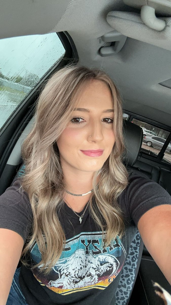 aubsss00's tweet photo. new hair 💇🏼‍♀️✨🤍 https://t.co/rzVgTMmNG4