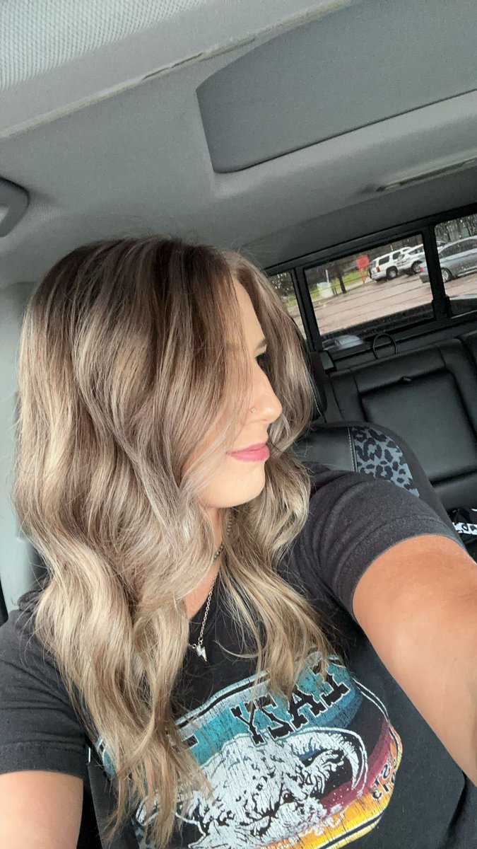 aubsss00's tweet photo. new hair 💇🏼‍♀️✨🤍 https://t.co/rzVgTMmNG4