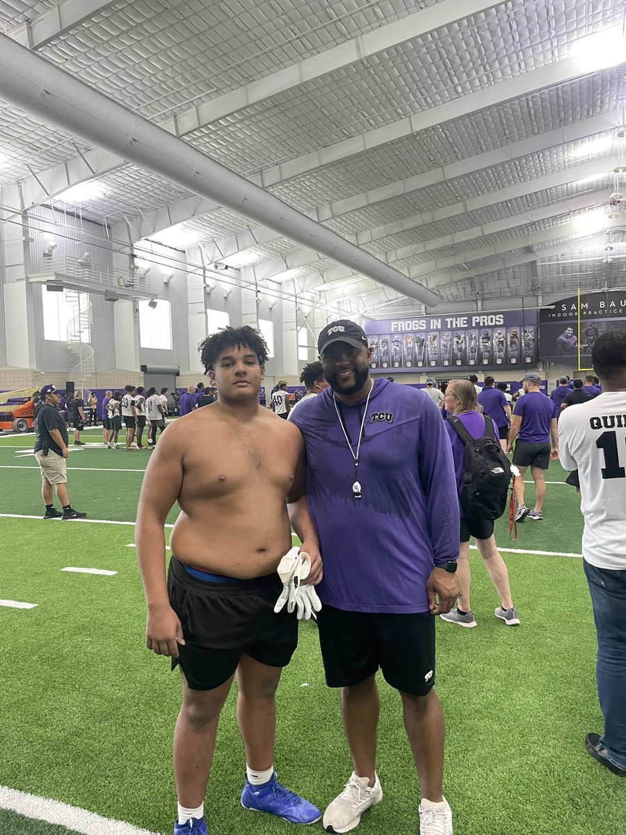 Bryce2027's tweet photo. Great day and experience at TCU today. Thanks @_CoachJmac for the knowledge.  Also thanks @TylerOlker for the invite. @joeagleason @TFloss32 @TXTopTalent @TXFBShowcase @tx https://t.co/CA5V4J9Q7z