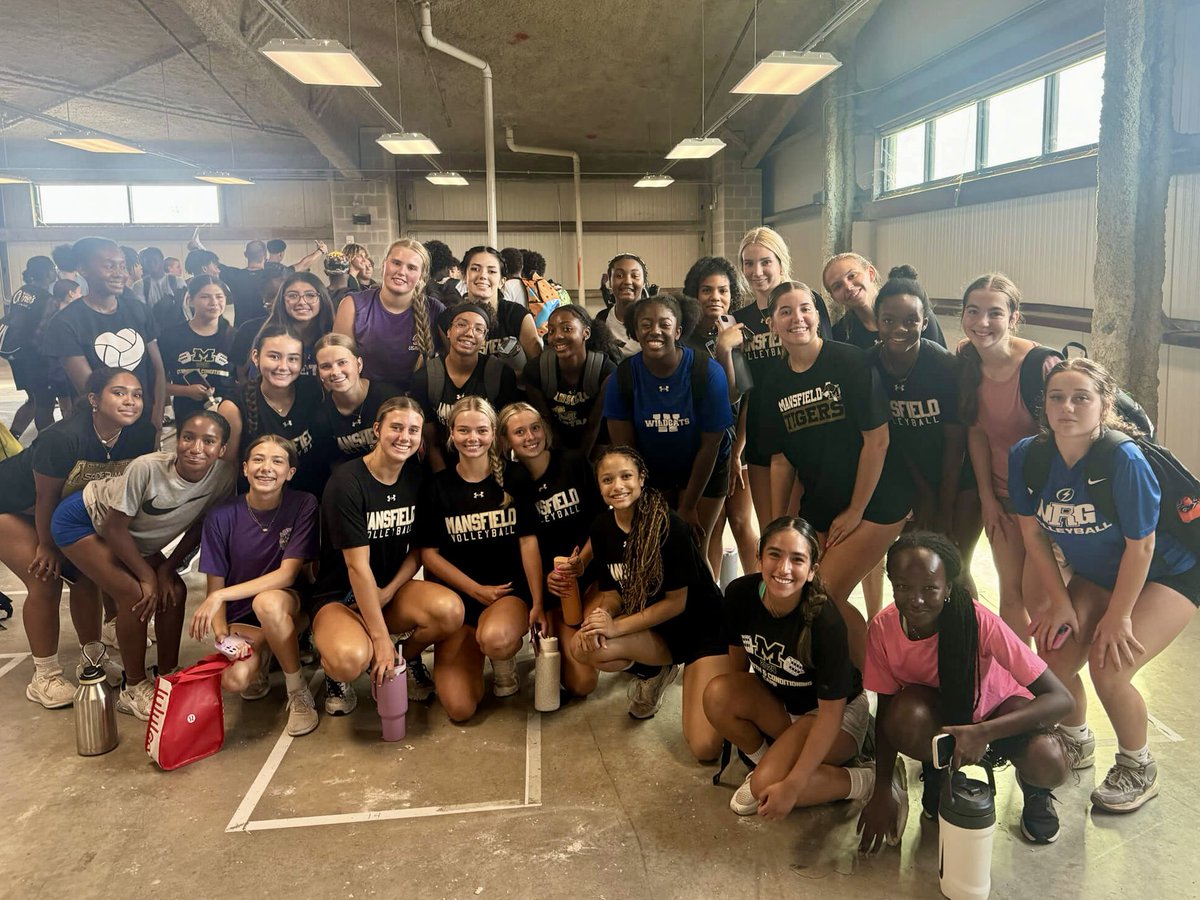 Mansfield_Vball's tweet image. #workthisweek #ittakeswhatittakes 💛🐯🏐🖤