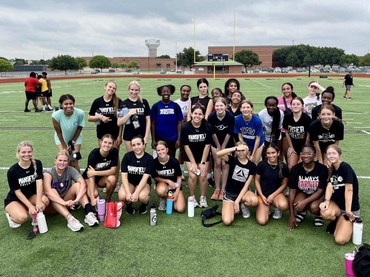 Mansfield_Vball's tweet image. #workthisweek #ittakeswhatittakes 💛🐯🏐🖤