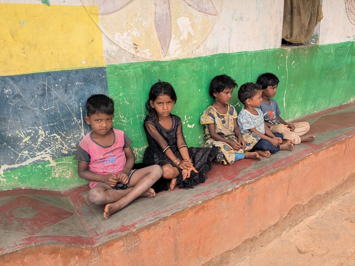 20 Hindu malayali Tribal kids at Periyathattankuttai village in Vellore haven't seen a classroom or had any formal education for 3 years since their non residential school teaching centre closed. #Vellore 🧵 1/5

<a href="/Anbil_Mahesh/">Dr. Anbil Mahesh</a> <a href="/CMOTamilnadu/">CMOTamilNadu</a> <a href="/xpresstn/">TNIE Tamil Nadu</a>