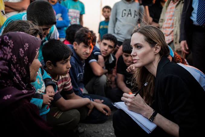 Resist_05's tweet photo. Hollywood actress Angelina Jolie accuses world leaders of complicity in crimes in Gaza…🇵🇸 https://t.co/2YnGwO356I