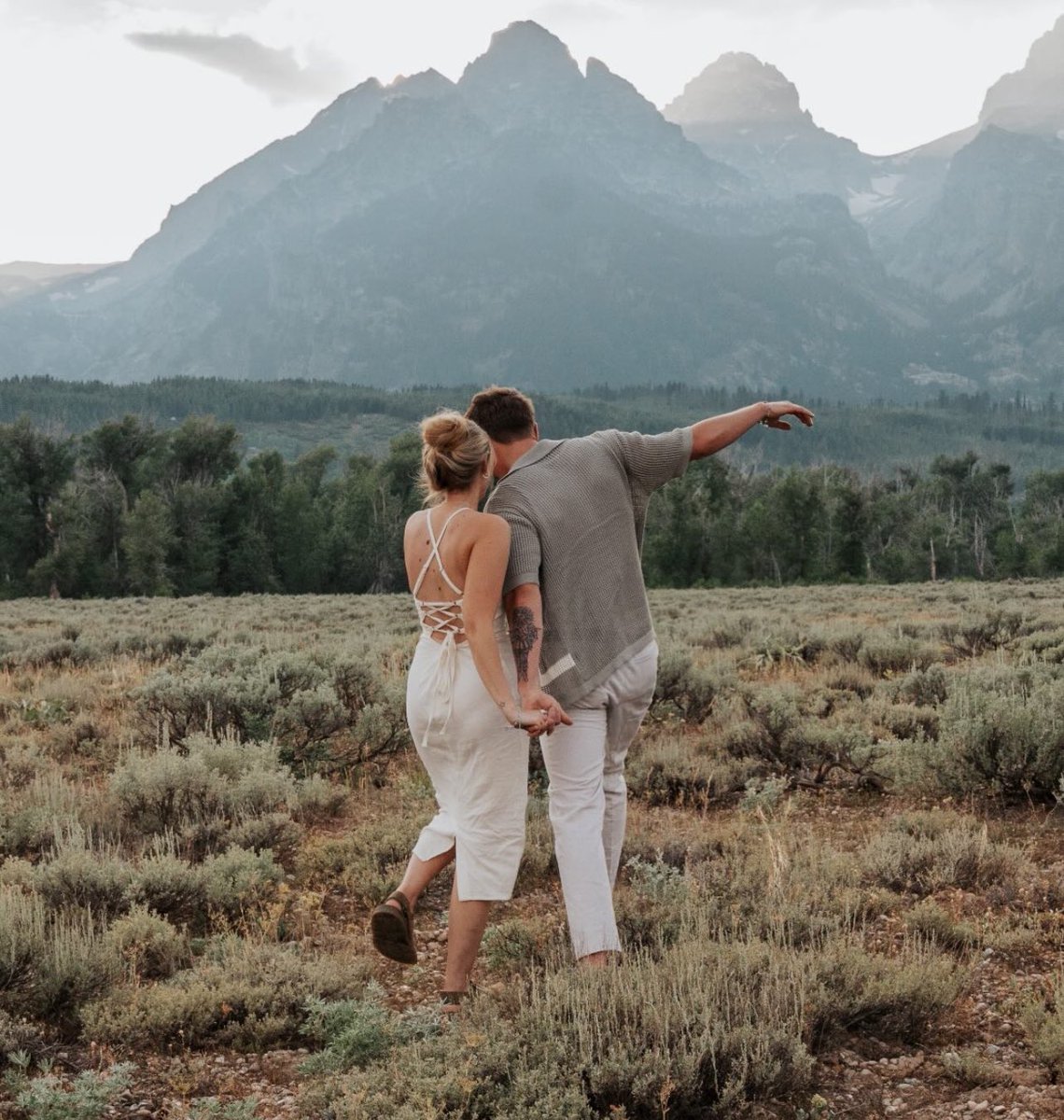 The other day a guy came up to my boyfriend and I at the coffee shop and told us we were really cute and offered us a free photoshoot in front of the mountains and 😍😍😍