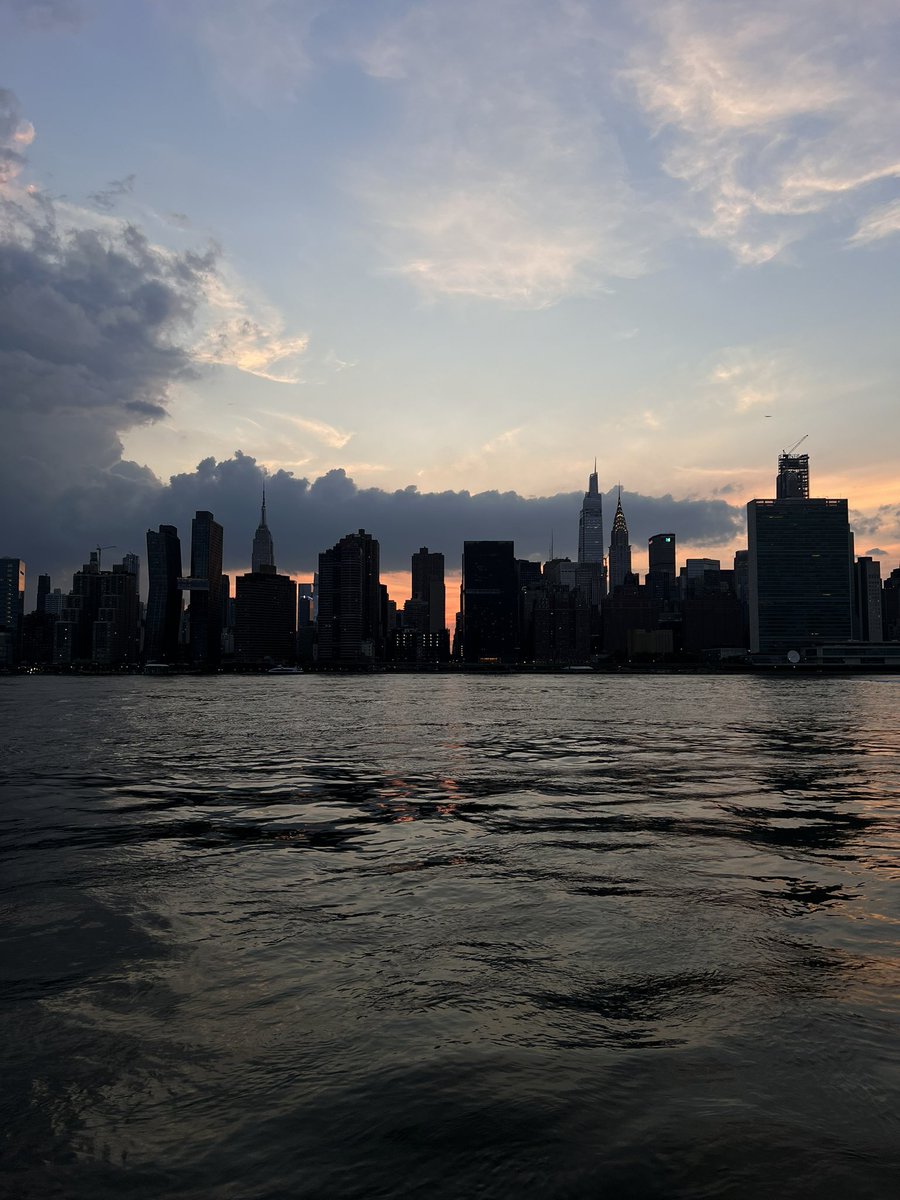 swank__nyc's tweet photo. 🌙 https://t.co/zSCkmF46io