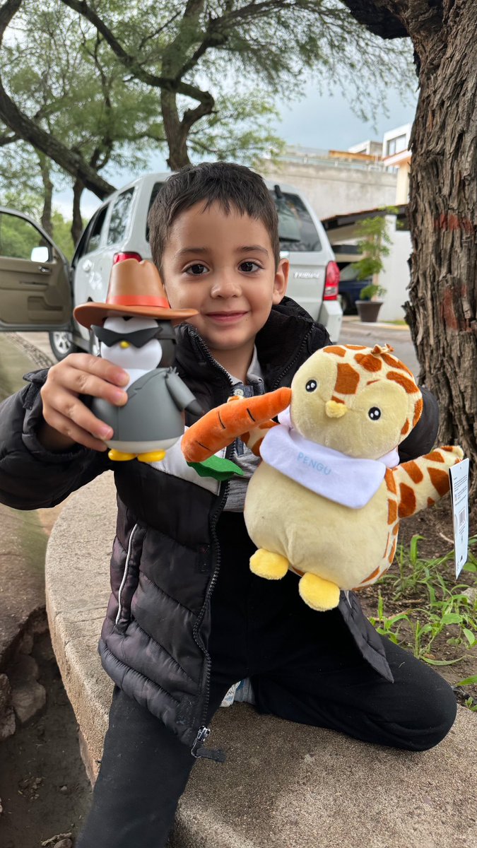 OGcryptocap's tweet image. Muchas gracias a @th3hodlfather y a todo el crew de @tododecripto por este detalle que tuvieron con mi sobrino.
Con 3 años fue diagnosticado con cancer y ahora con 4 años todo indica que ganó la pelea, es por esto que los chicos de TDC se lucieron con este regalo 🎁 ¡GRACIAS!